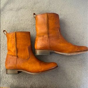 Frye 8.5 M above ankle length leather boots, Great Condition!